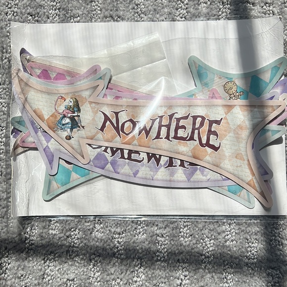 Tea party cupcake stand with 8  Alice in Wonderland sign labels with stickers. - Picture 2 of 3